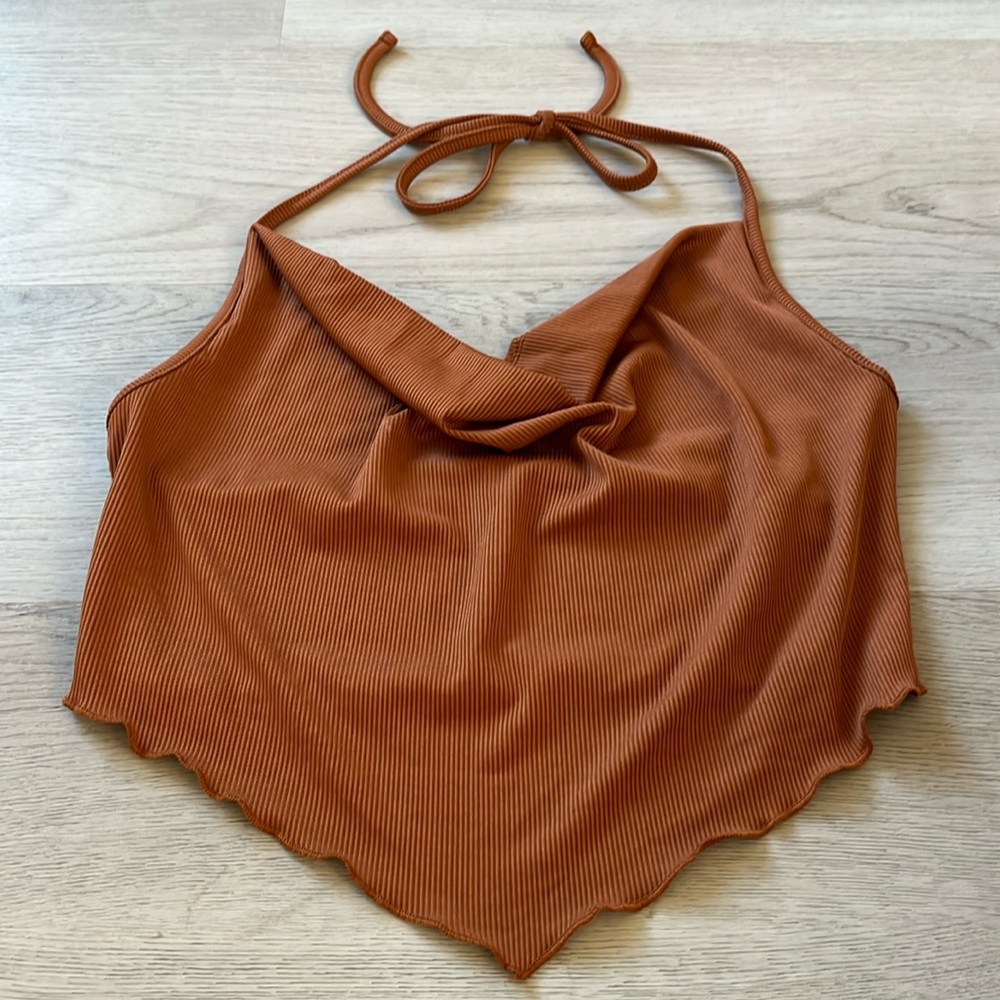 Crop v cut tank top